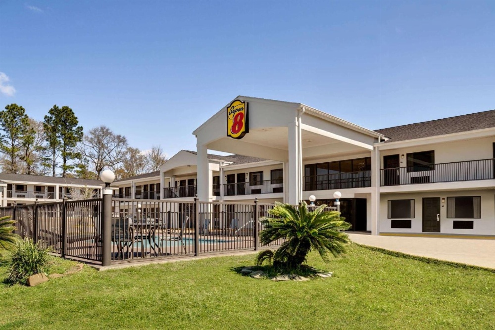 Super 8 by Wyndham Ocean Springs Biloxi Main image